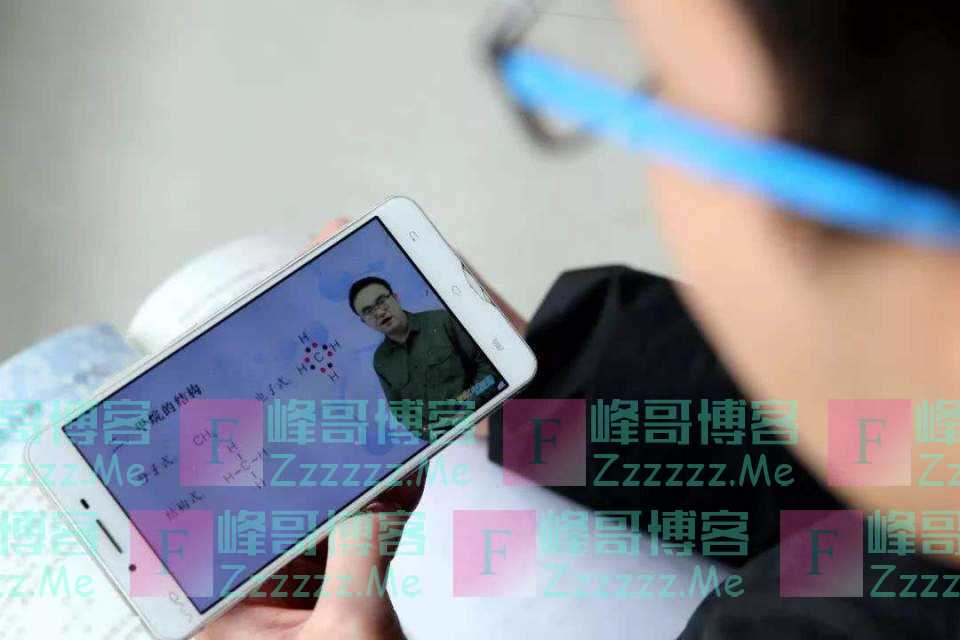 买不起智能手机，上不了网课，初三女生吞药自杀