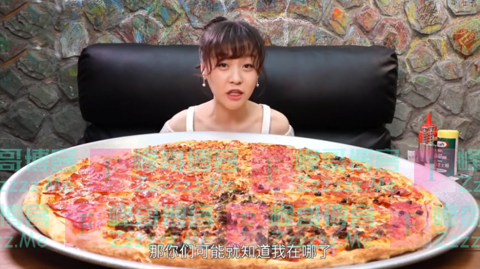 大胃王挑战50片“披萨”，拉近一看却穿帮了，网友：我能吃100片