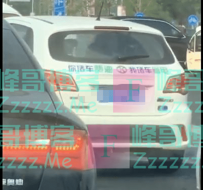 北京四环堵车严重，新能源汽车贴字“炫耀”，燃油车车主怒了