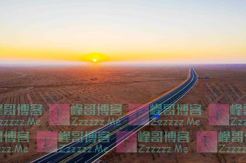 沿着高速看中国｜十种风光九种色彩，大漠天路带你领略诗和远方