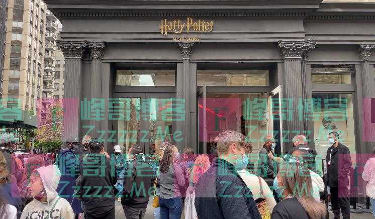 全球最大哈利·波特主题商店开业 粉丝淋雨数小时等入场