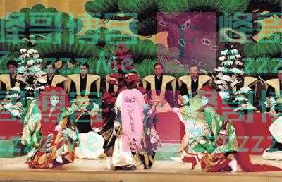 在现代化进程中，日本的歌舞伎经历了怎么样的命运？