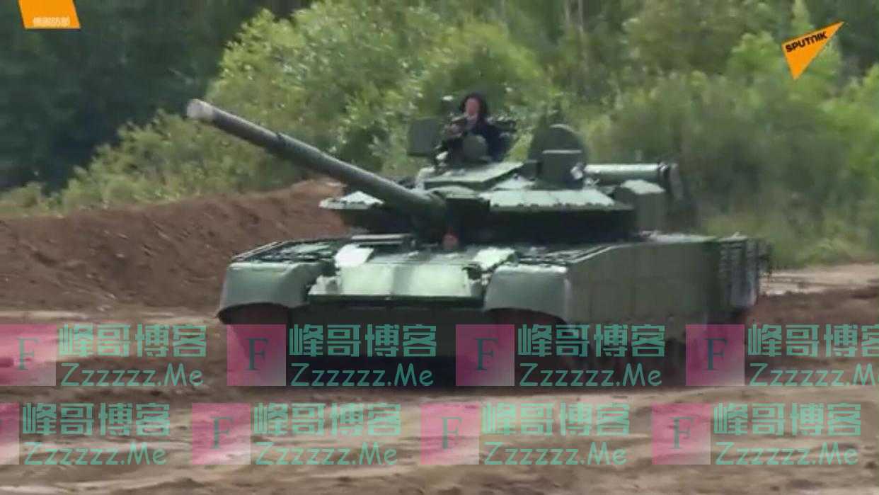 俄防长驾驶T-80BVM坦克检查“坦克两项”赛道，画面曝光
