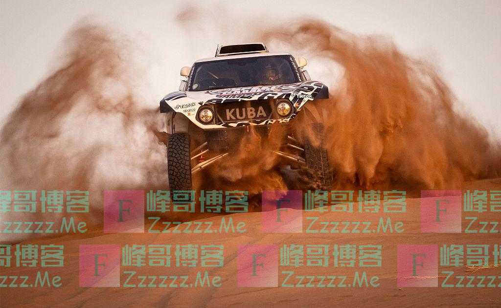 2021年摩洛哥拉力赛举行 参赛者在沙漠狂飙试车