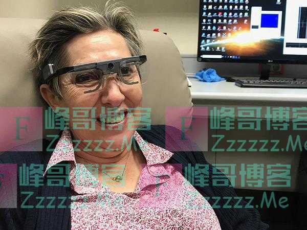 科学家为盲人植入“人工视觉脑”，成功使其恢复视觉