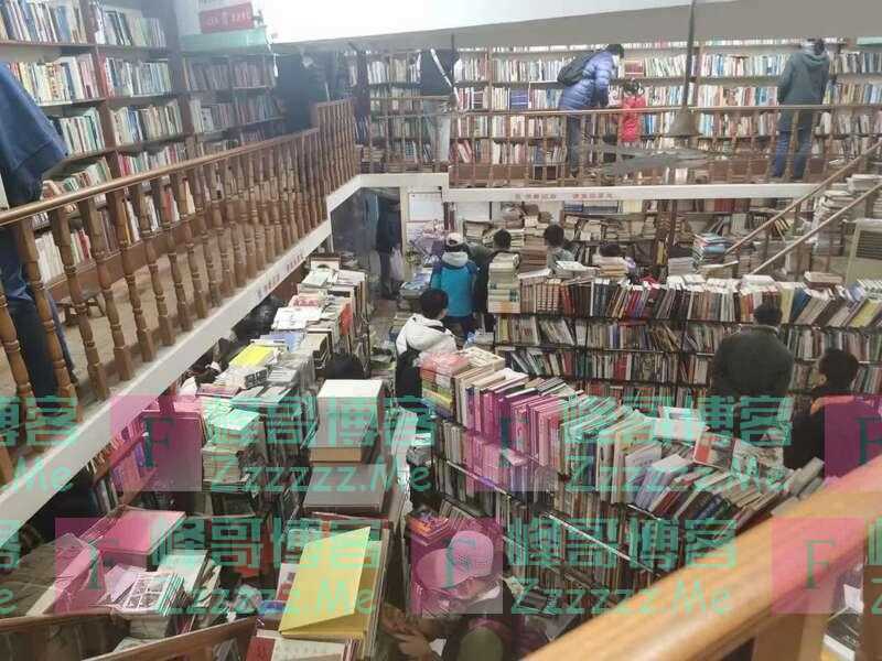 直击复旦旧书店关门，1000多人加老板微信