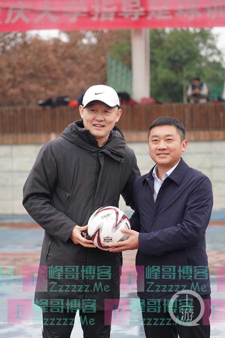 孙继海受聘担任重庆大学足球队荣誉总教练