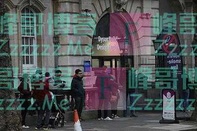 “英国已在新一波的奥密克戎疫情中沦陷”，明年1月或遭三重夹击