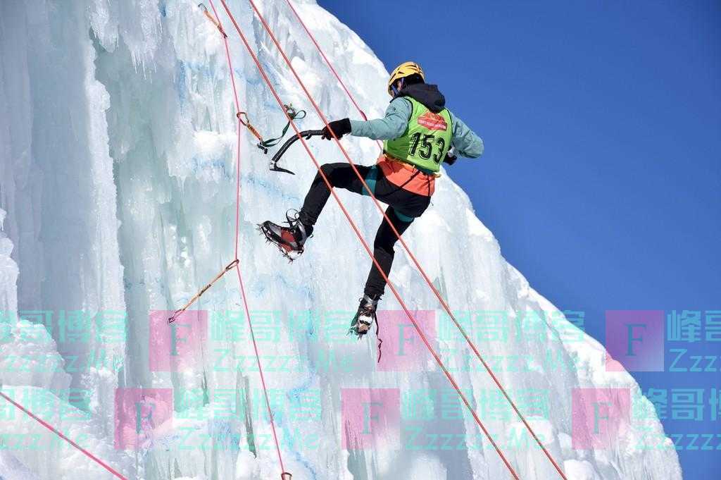 土耳其举行攀冰锦标赛 众多冰雪勇士竞争激烈
