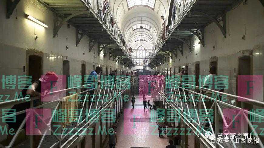 英国囚犯在监狱里沙发电视音响游戏机一应俱全，还能在网上炫牢房