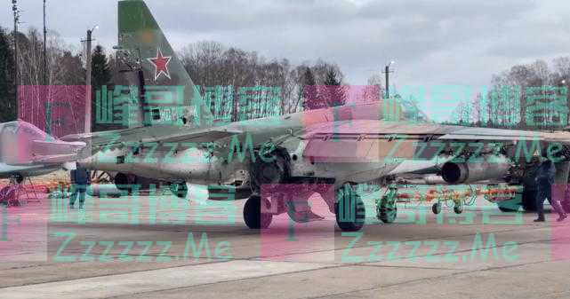 俄国防部公布视频：苏-25被乌导弹击中后，飞行员成功驾机降落