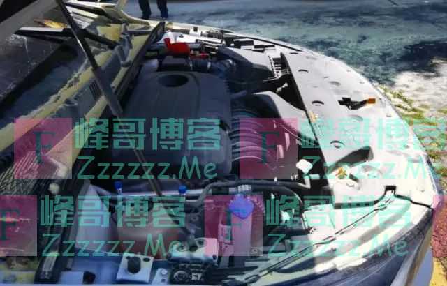 停车位上，小轿车突然烧了起来！司机回来懵了，这事很多人都做错了