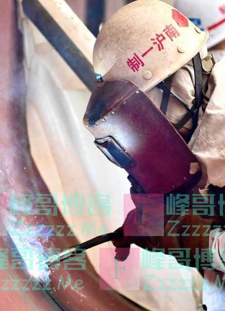 江南造船“女焊将”颜鲁梅：37℃大热也要穿秋裤，一天喝下六七斤水
