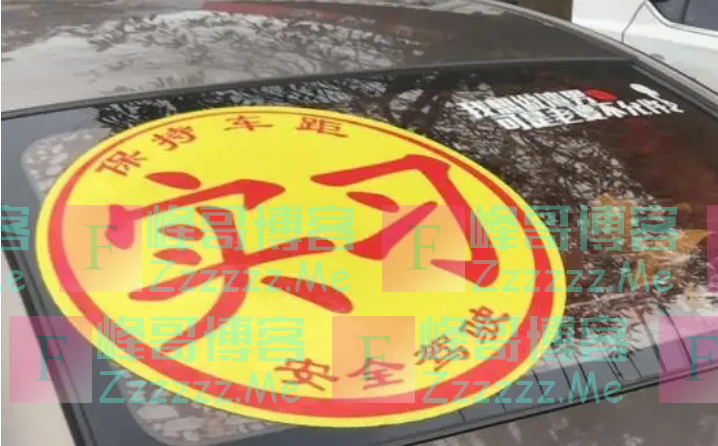 看到车尾的实习贴，以为对方是新手司机，反光镜暴露了车主实力！