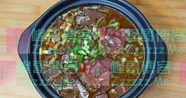酸菜配鸭血，味道鲜美，味道鲜美，是一种很好的佐料