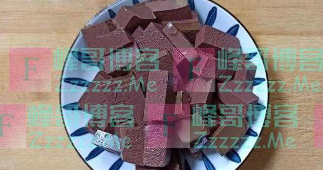 酸菜配鸭血，味道鲜美，味道鲜美，是一种很好的佐料