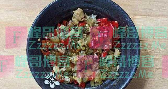 酸菜配鸭血，味道鲜美，味道鲜美，是一种很好的佐料