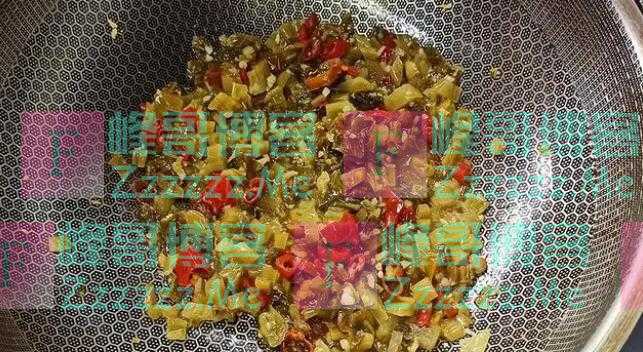 酸菜配鸭血，味道鲜美，味道鲜美，是一种很好的佐料