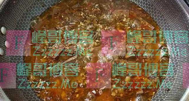 酸菜配鸭血，味道鲜美，味道鲜美，是一种很好的佐料