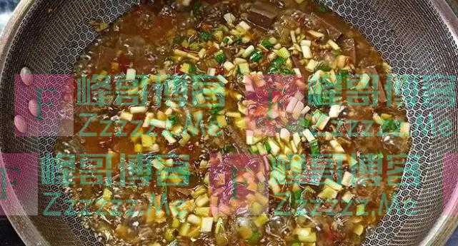 酸菜配鸭血，味道鲜美，味道鲜美，是一种很好的佐料