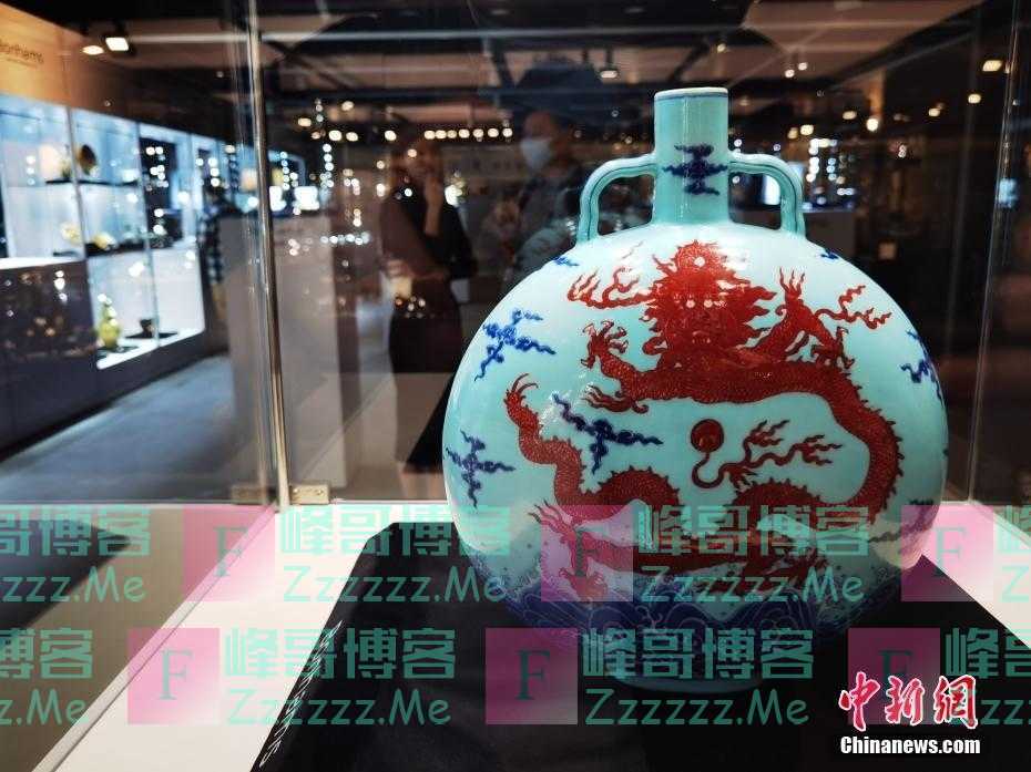 清乾隆松石绿地抱月瓶绝迹十年后重现香港拍卖市场