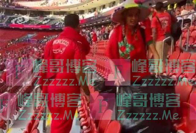日本球迷在世界杯打扫看台获盛赞，纸业巨头前社长却怒斥：令人恶心的奴性，球迷们是在“自我满足”