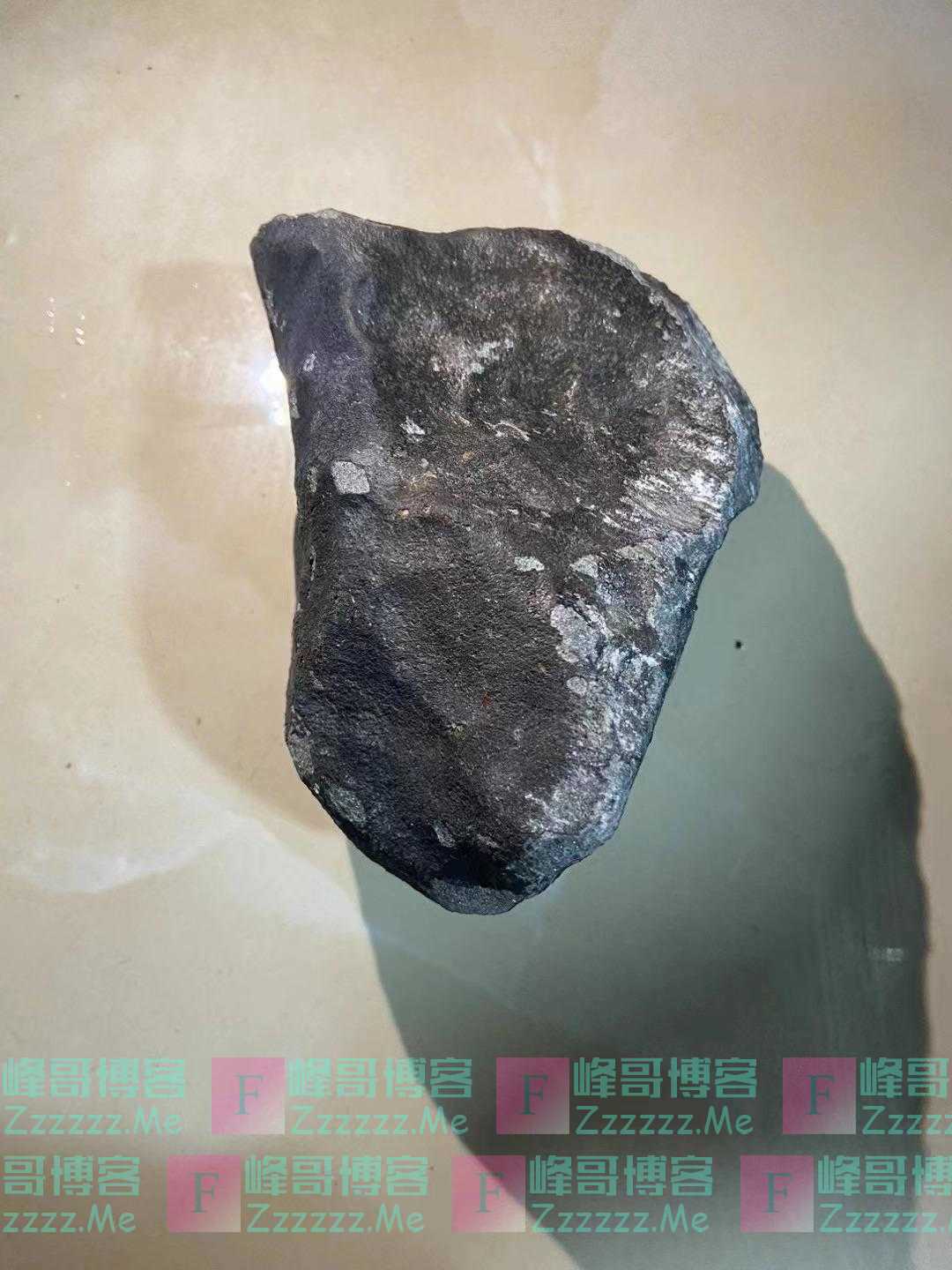 浙江浦江村民疑捡到“火球”陨石，科普专家称其有46亿年历史