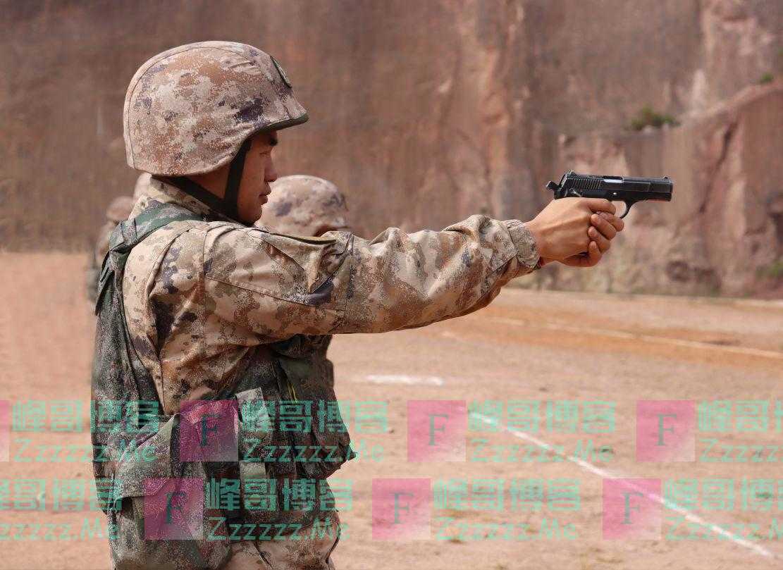 滇中高原：特战尖兵多武器实弹射击