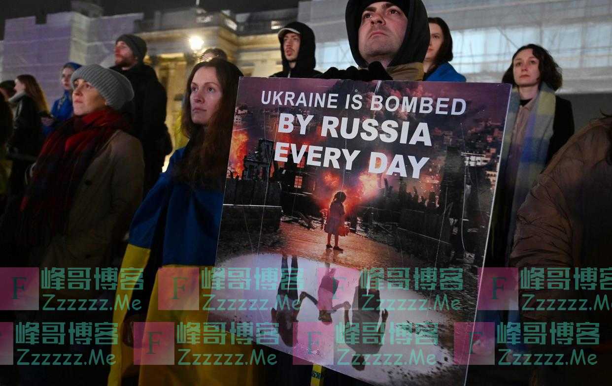 早安·世界｜俄乌冲突一周年，各地民众举行守夜活动祈愿和平