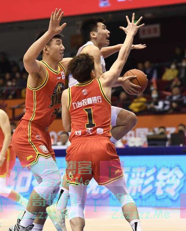 组图｜CBA联赛：山东高速主场再获胜，吉伦沃特独得35分