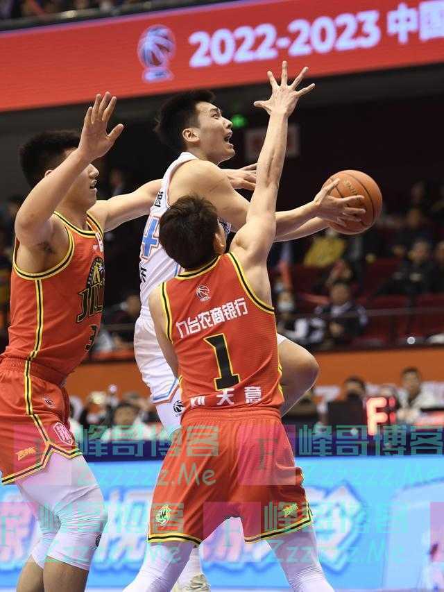 组图｜CBA联赛：山东高速主场再获胜，吉伦沃特独得35分