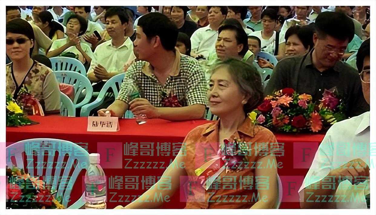 毛主席生平有四位女秘书，其中两位成为了主席的妻子，分别是谁？