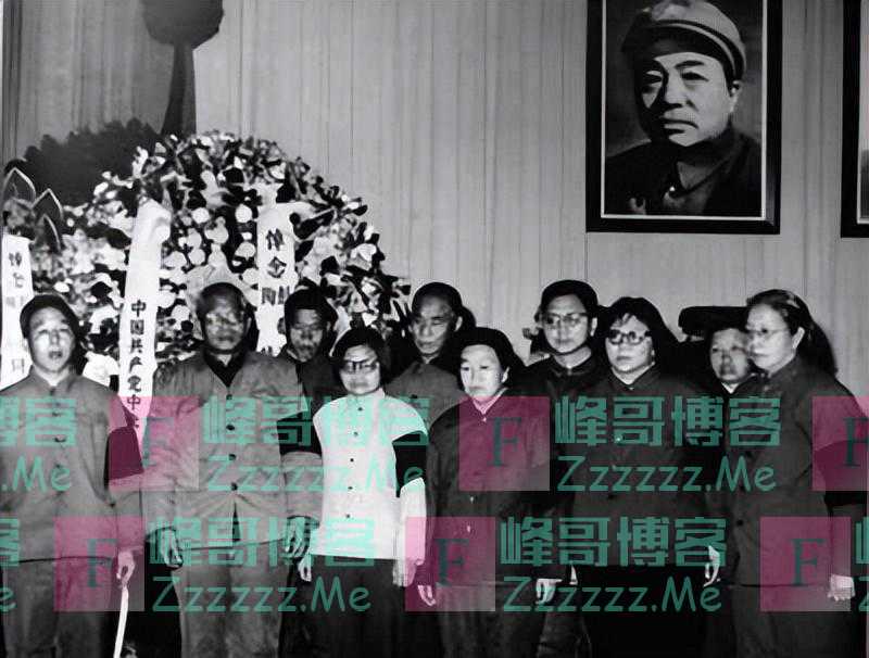 1978年，邓小平为彭德怀平反，华国锋问：你当年不也反对彭总？
