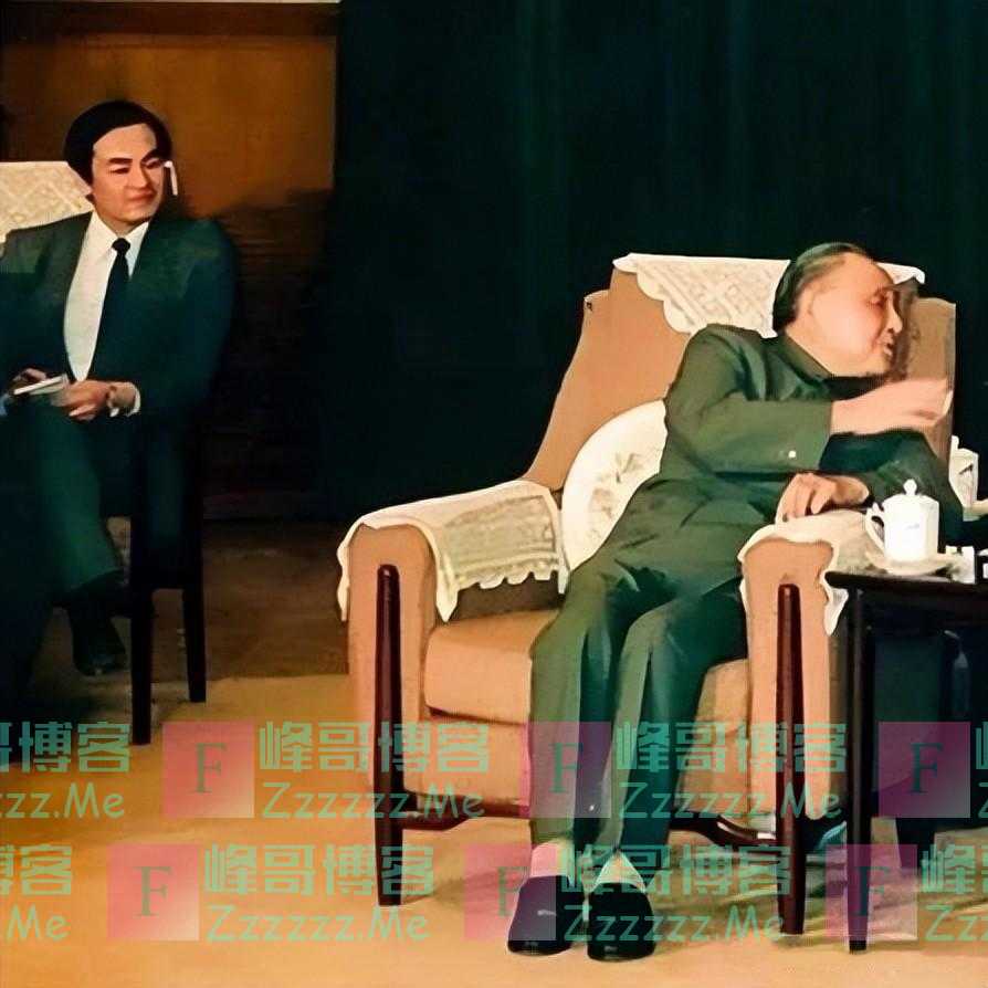 88年邓公与王毅的一张珍贵合影，在当时，王毅还是外交部一支新秀