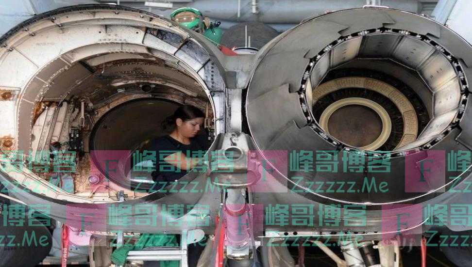为何美国航母出海时，总要带足500名女兵同行？她们在航母上干啥
