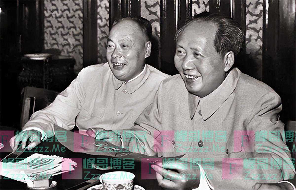 1955年，蒋介石看着十大元帅名单，指着陈毅苦笑道：这个人太厉害