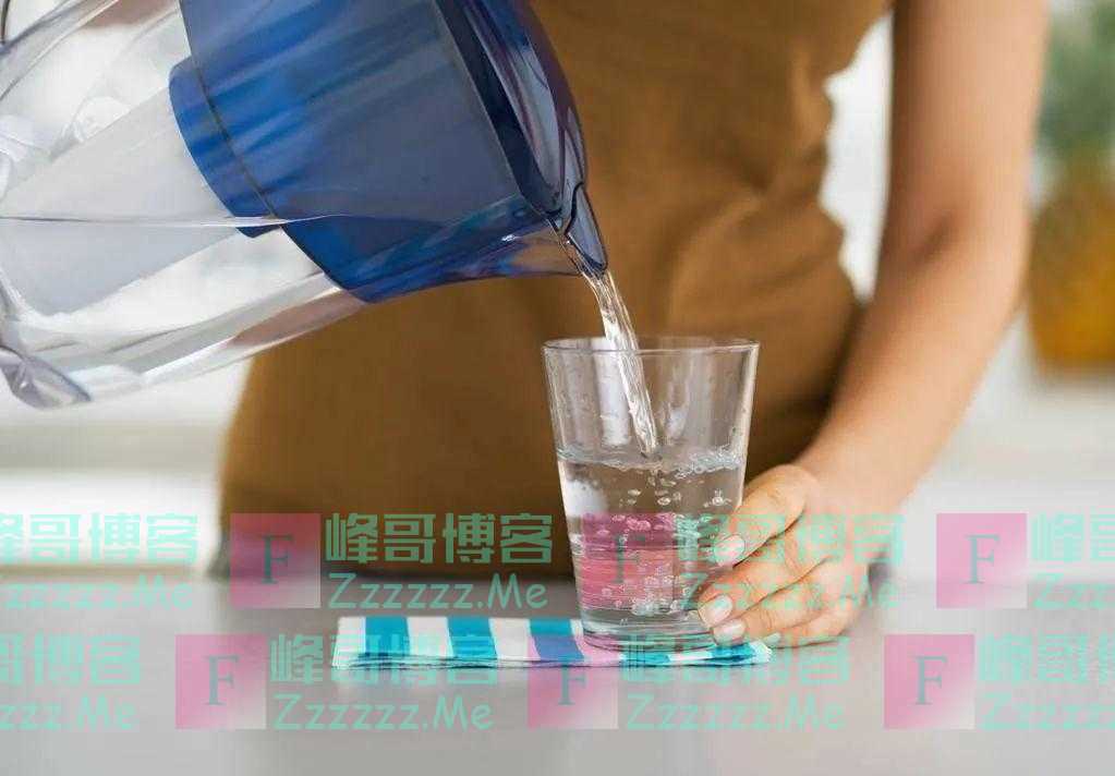 晨起喝杯白开水，是“招湿气”还是“防中风”？真相让人意外，别当是小事就忽略了