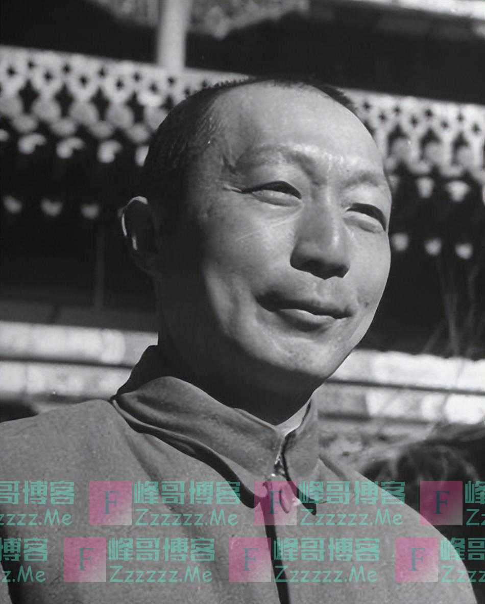 1982年，邓小平当选军委主席，其他4位军委副主席分别是谁？