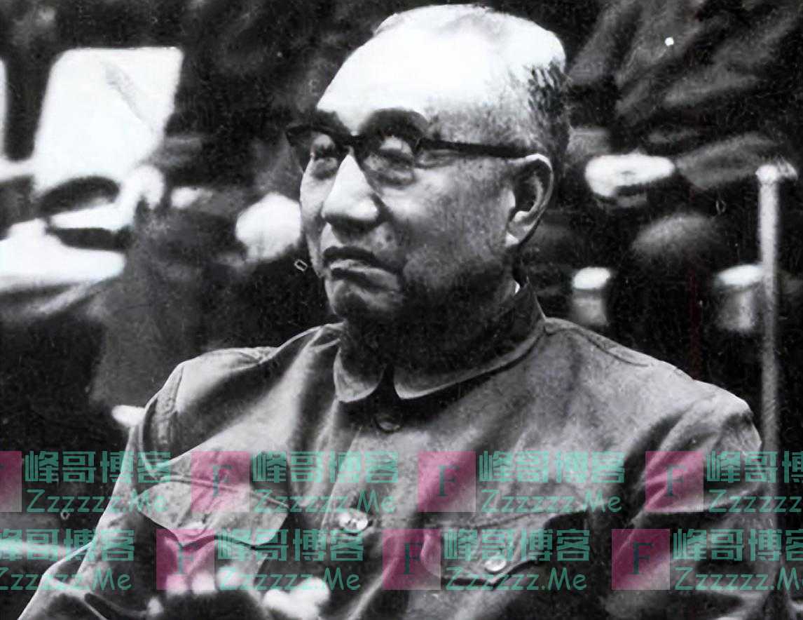 1982年，邓小平当选军委主席，其他4位军委副主席分别是谁？