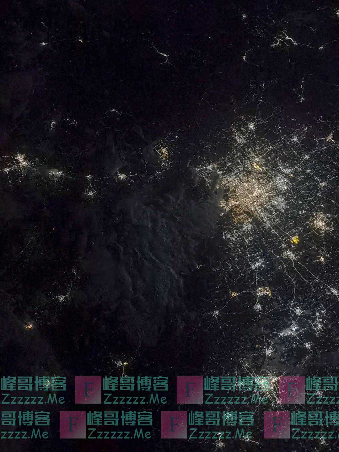 聂海胜太空拍下北京夜景！有一处特别亮，网友脑洞大开