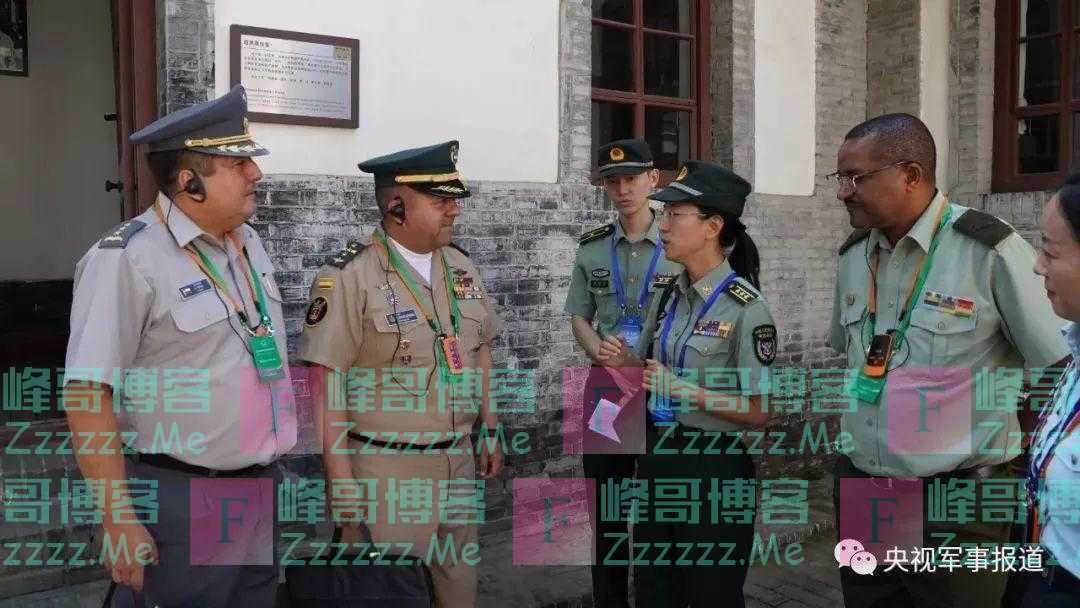 驻华武官赴中部战区参观访问