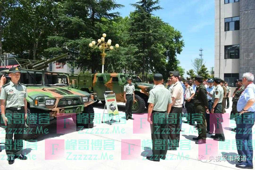 驻华武官赴中部战区参观访问