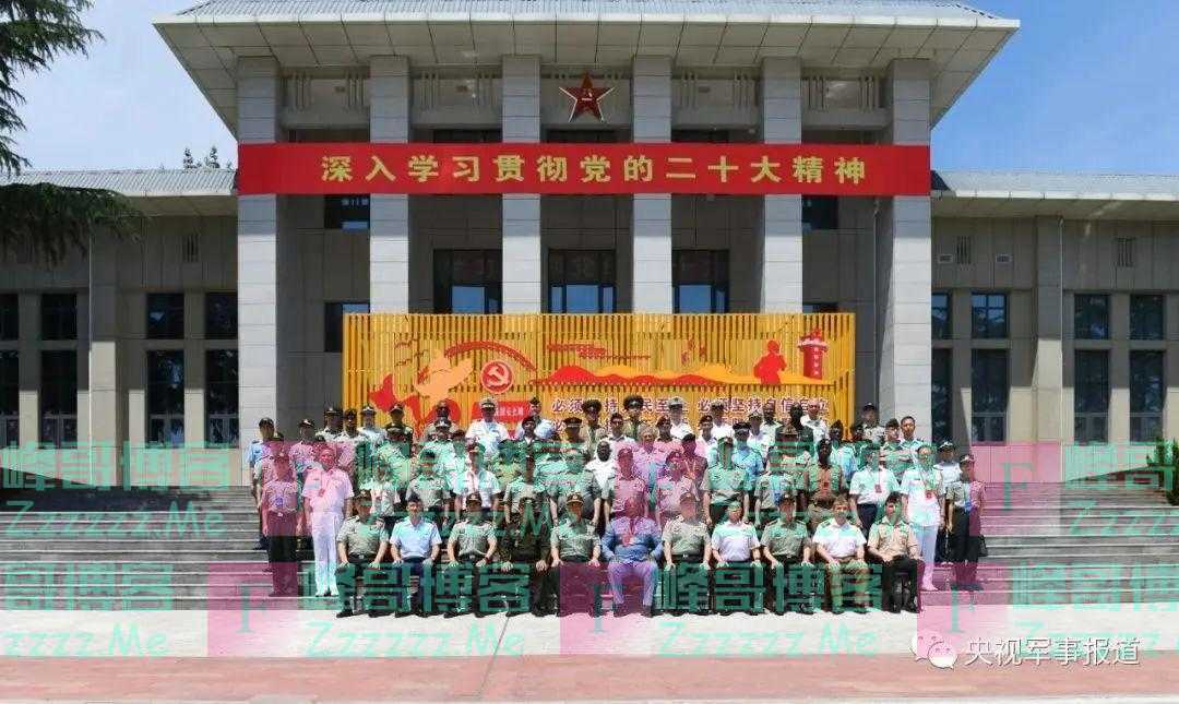 驻华武官赴中部战区参观访问