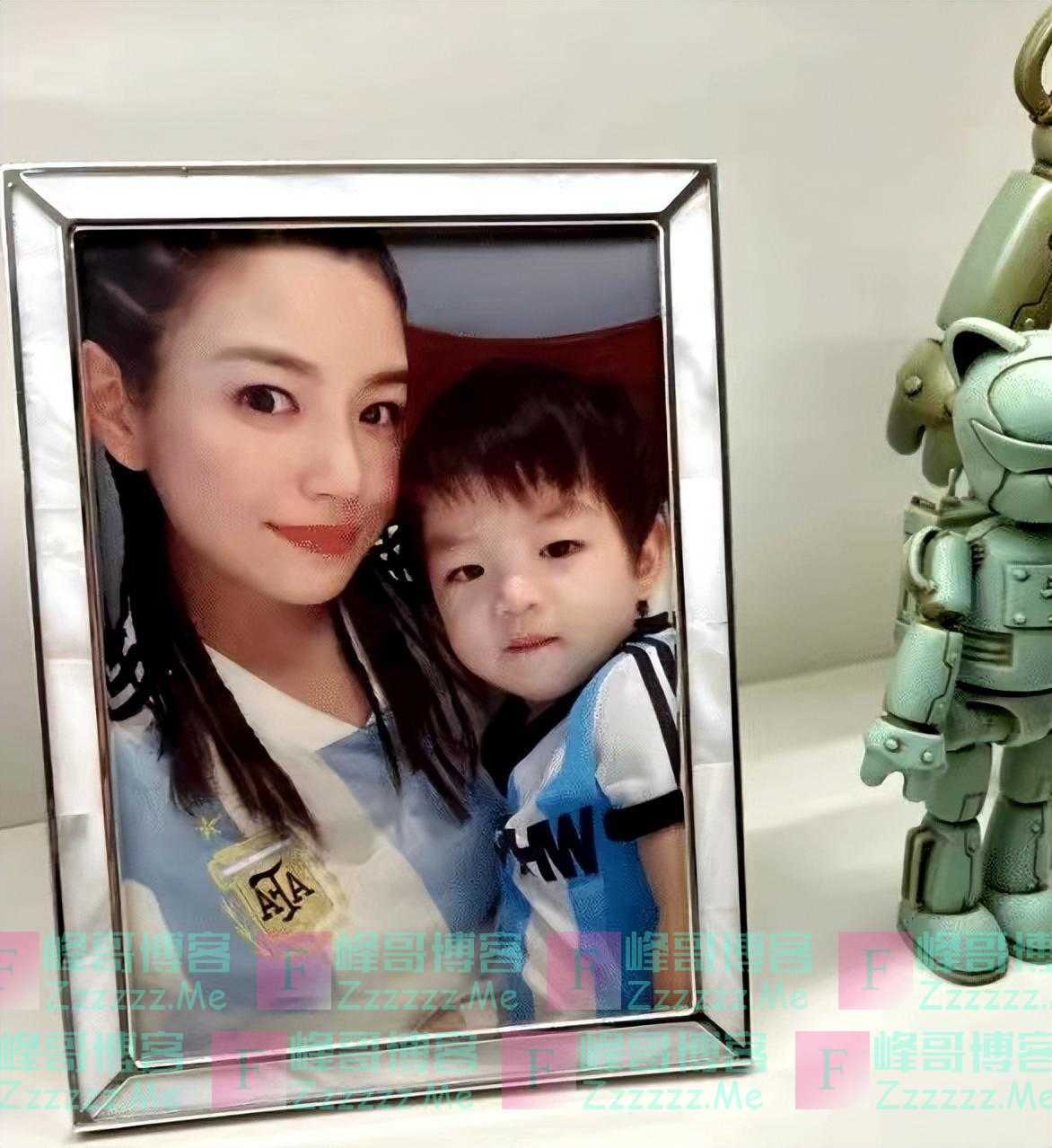 陈妍希带娃看梅西比赛，6岁儿子被路人曝光高清照，比陈晓更帅
