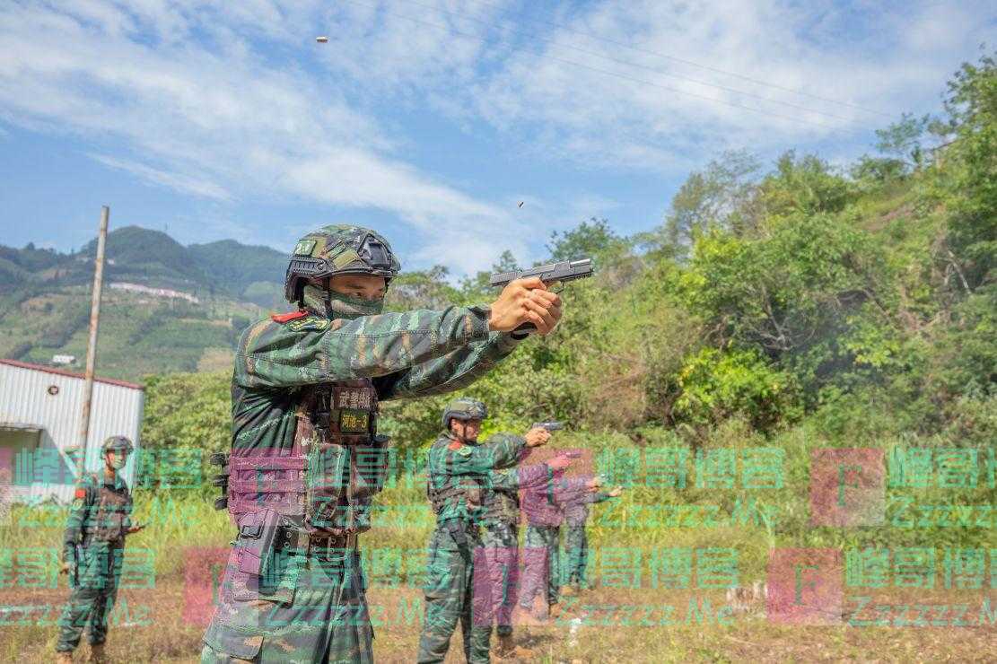 瞄准战场！武警官兵多地域实弹射击