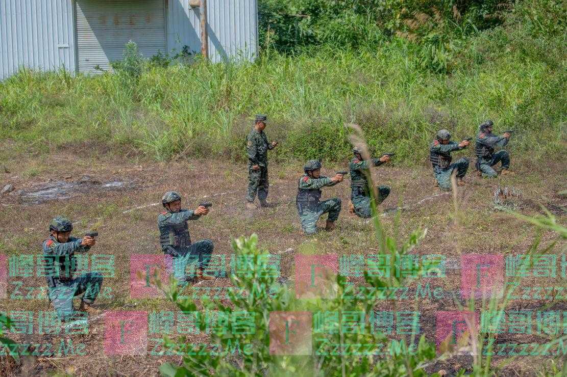 瞄准战场！武警官兵多地域实弹射击