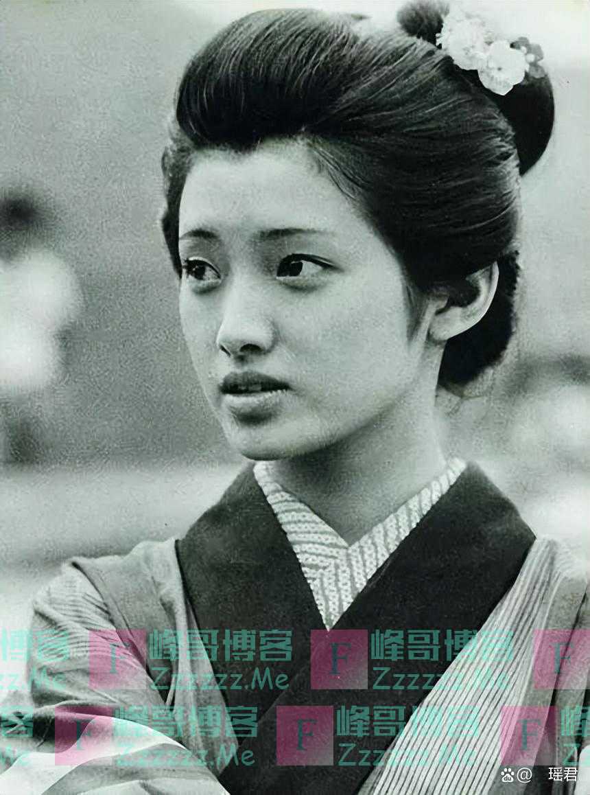 山口百惠：40年前的日本女神，巅峰时嫁人隐退，今64岁终坠入凡尘