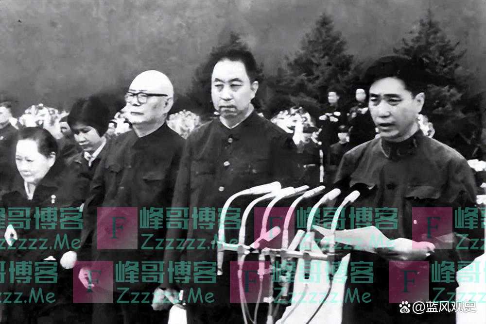 毛主席刚逝，江青提出一个荒唐建议，叶剑英怒道：排第一的是治丧