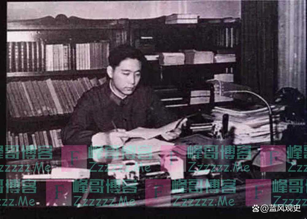 毛主席刚逝，江青提出一个荒唐建议，叶剑英怒道：排第一的是治丧