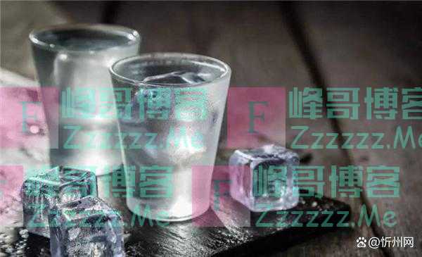 天气渐热，是喝白酒还是喝啤酒？牢记2不喝，春夏喝酒也舒服